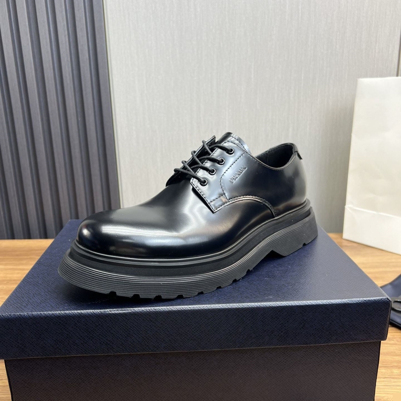 Pra*a leather shoes